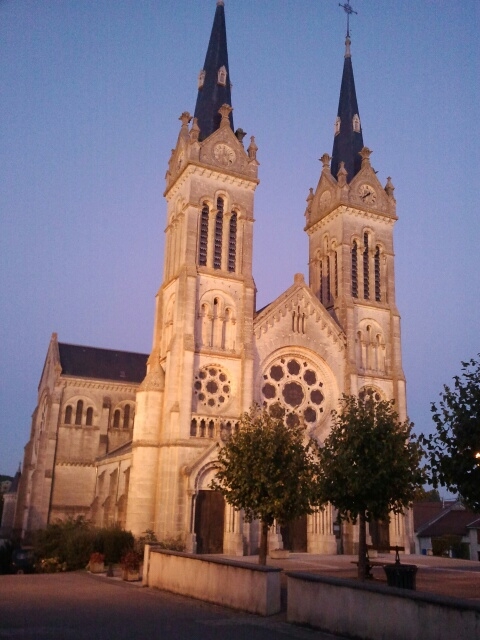 L'glise d'euville prs de Commercy, proche de la mairie "Art nouveau" d'Euville