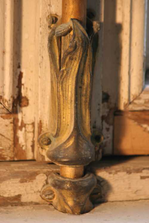 Les fermetures de fen�tres de la mairie Art nouveau � Euville