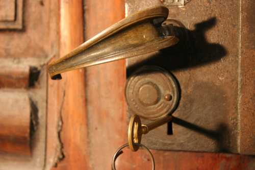 une serrure  de la mairie Art nouveau � Euville